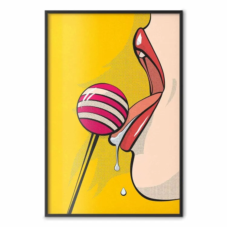 Süßer Lolli - Abstrakte Frau leckt Lutscher auf hellem Gelb